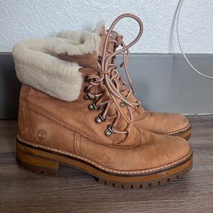 Women’s fur lined timberline booties size 7.5.